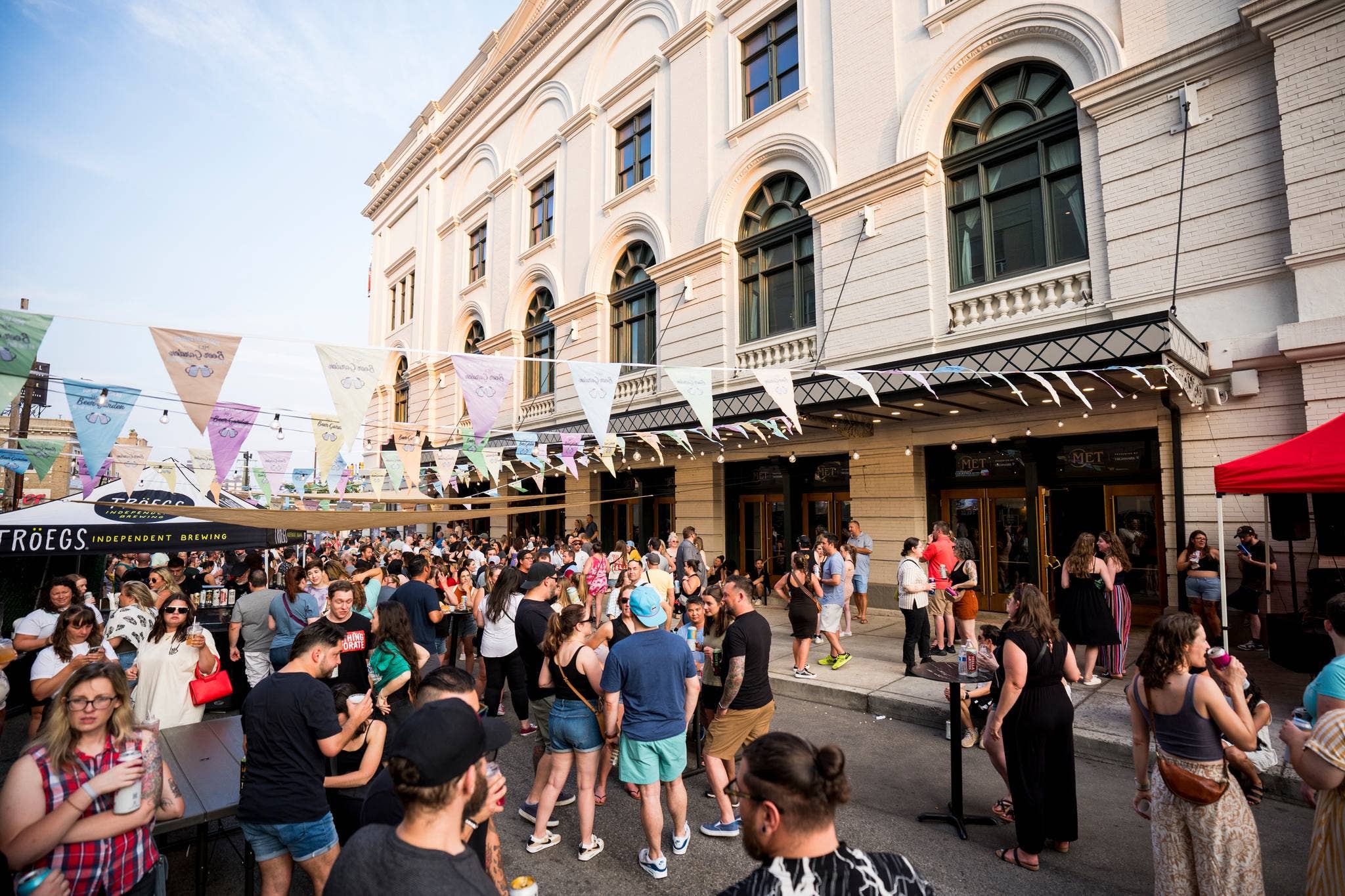 A crowd of people hanging out outside of the venue