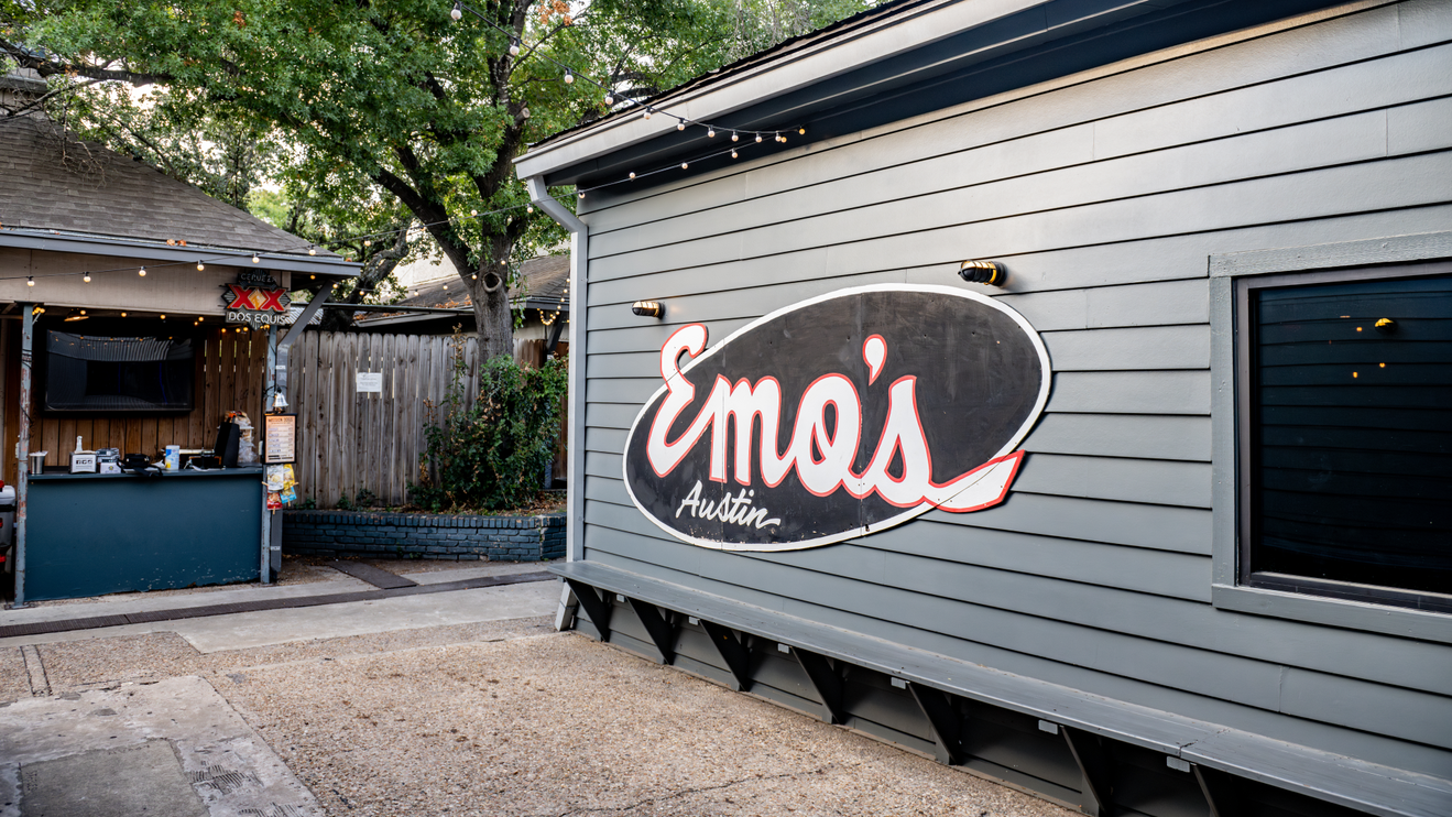 The patio at Emo's