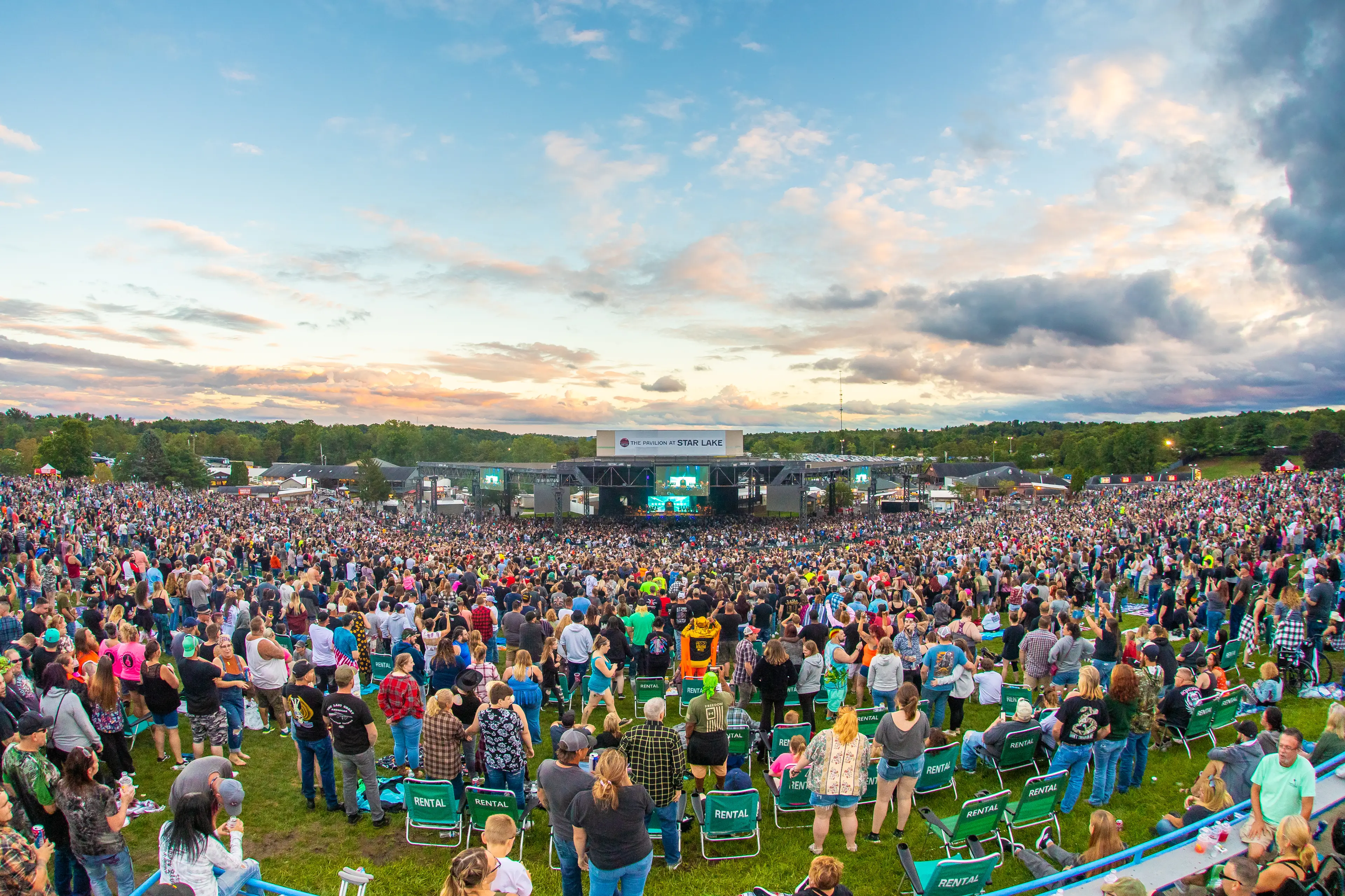 A large crowd view from the lawn at Star Lake