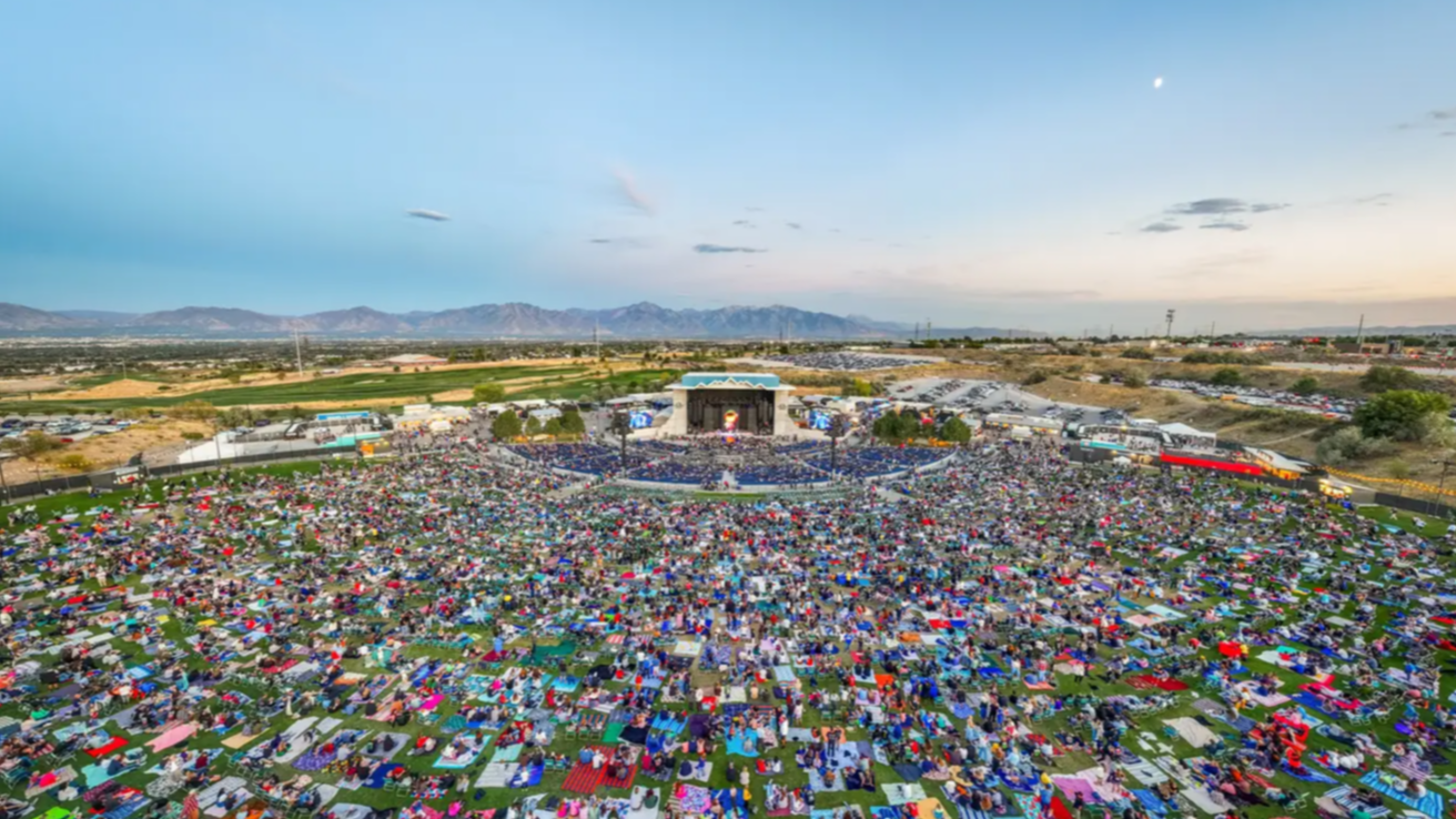 An aerial view of a crowd at Utah First Credit Union Amphitheatre