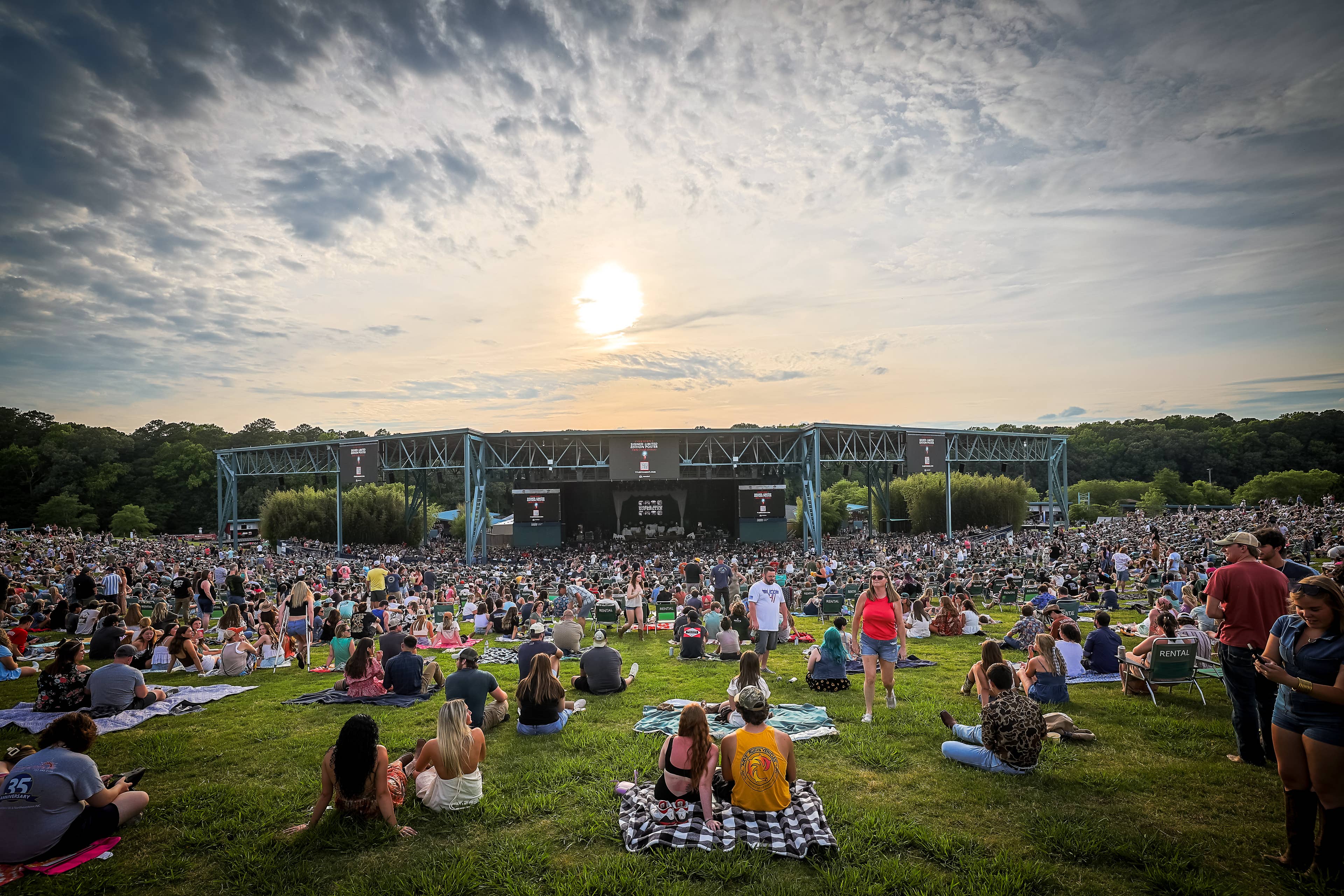 A landscape photo of Veterans United Home Loans Amphitheater at Virginia Beach