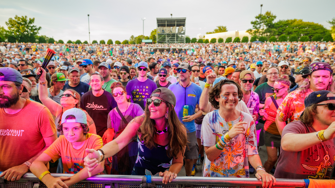 A Sold Out pit for Goose at Skyla Credit Union Amphitheatre.
