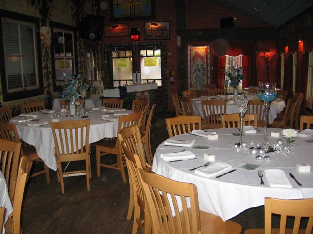 Restaurant & Carolina Room
